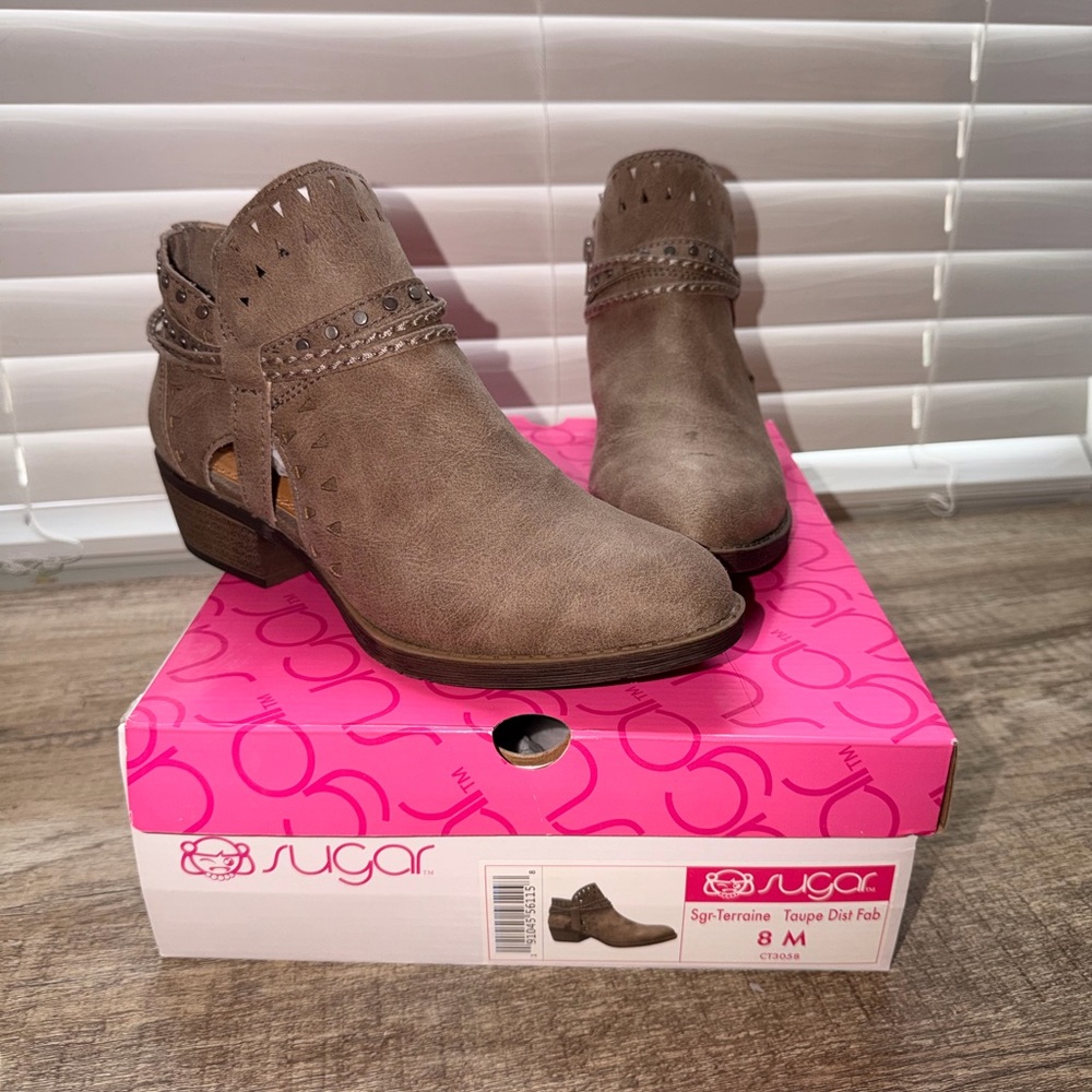 Sugar Women's Taupe Ankle Booties Size 8